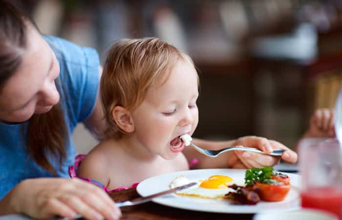 Aprendiendo a comer en familia, ¿qué debemos tener en cuenta a cada edad?