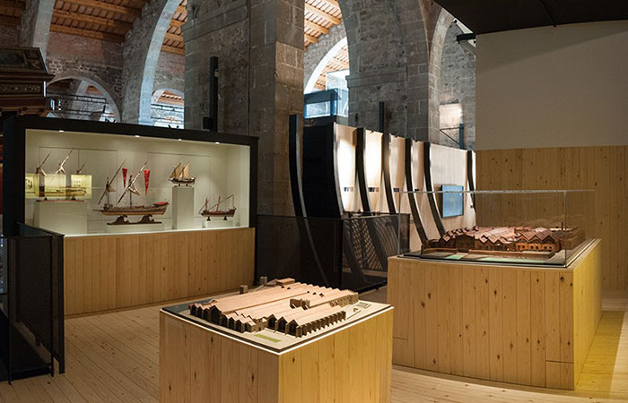Sala de exposición del Museu Marítim de Barcelona