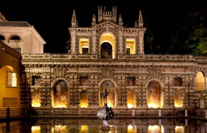 Real Alcázar de Sevilla por la noche