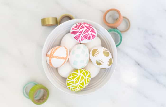huevos pintados de Pascua con washi tape
