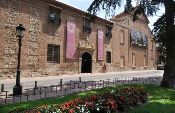 Fachada del Museo Arqueológico Regional