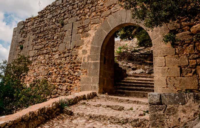 Entrada al Castillo de Alaró