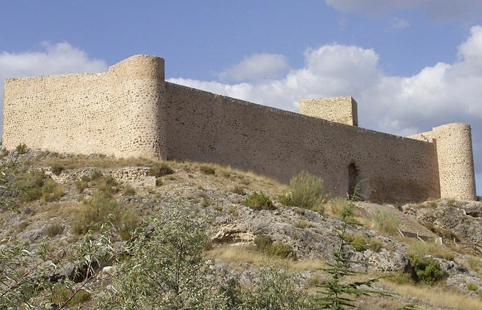 Castillo de Enguídanos, cerca del Parque Natural de las Hoces del Cabriel