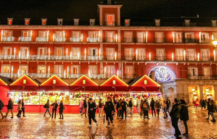 Planes para el puente de diciembre en Madrid: Mercado navideño de la plaza Mayor