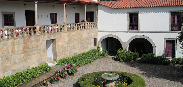 Pazo de Tor, arquitectura palaciega gallega y amplios jardines en Lugo
