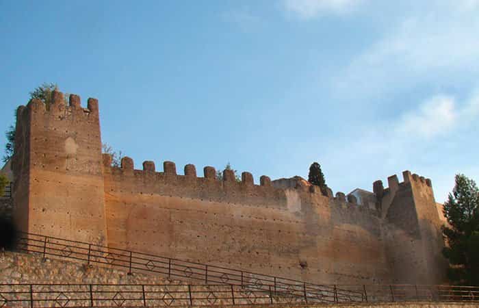 Castillo de la Jorquera y parte de la muralla árabe