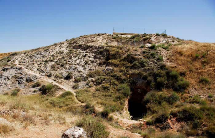 Entrada a las minas Lapis Specularis 