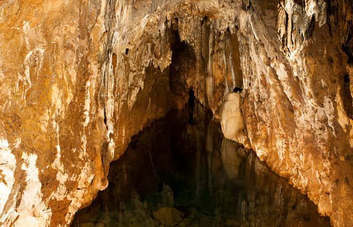 Cuevas Fuentes de León
