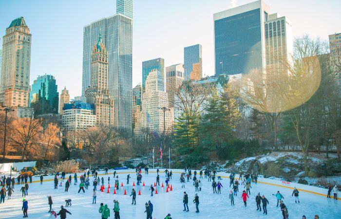 Viajar con niños a Nueva York: en invierno, patinar sobre hielo en Central Park