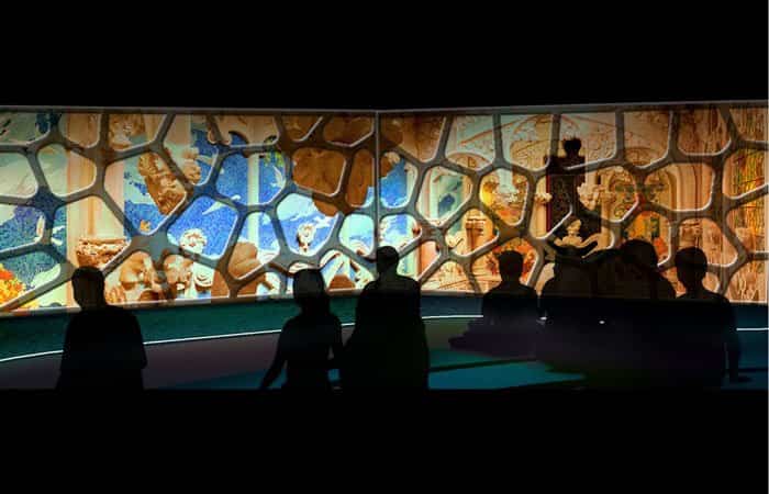 Pantalla interactiva del Gaudí Centre