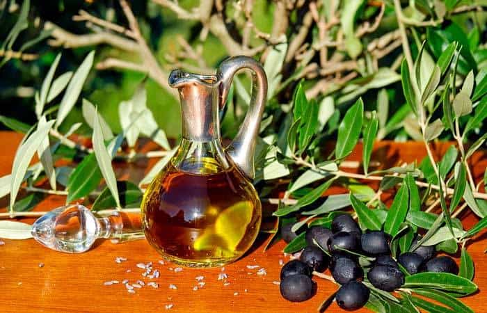 Aceite de oliva y olivas