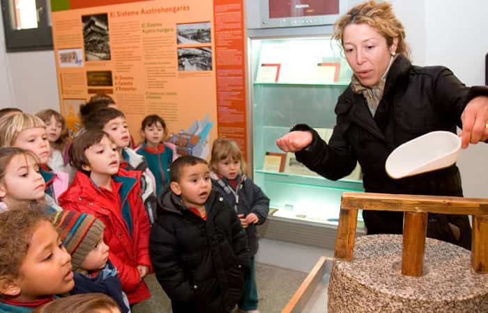 Visita escolar Ecomuseo-Farinera, niños