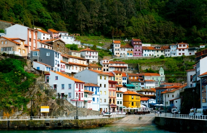 El pueblo pesquero de Cudillero en Asturias