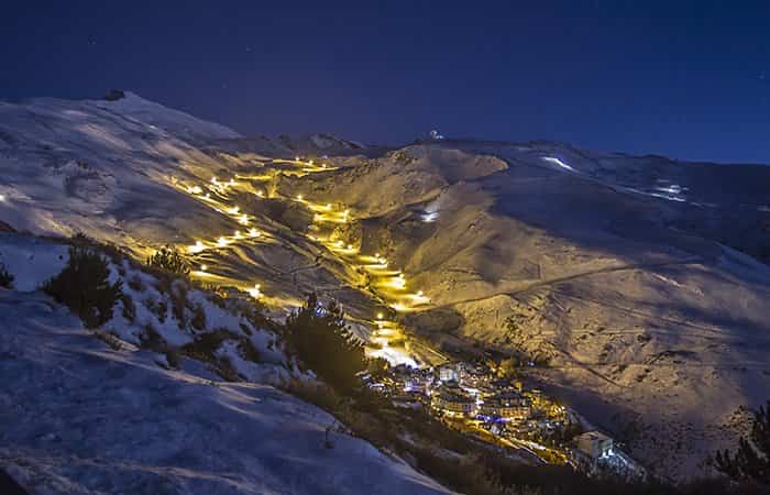 Pistas de esquí nocturno en Sierra Nevada