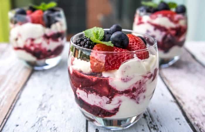 Copa de yogur y frutos rojos