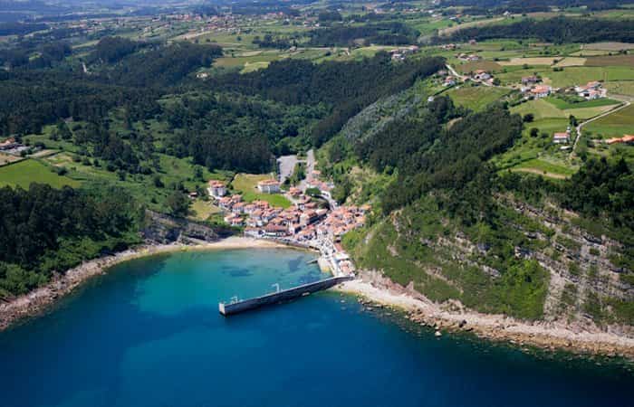 El pueblo pesquero de Tazones en Asturias