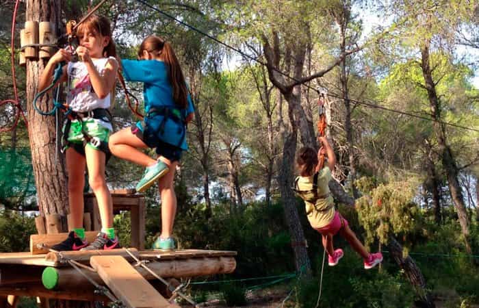 Aventura en los árboles en Acrobosc Ibiza