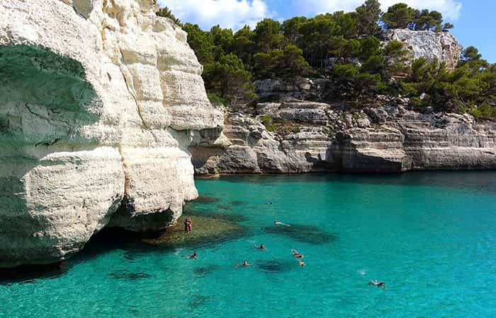 Playas para ir con niños, en Menorca, cala Mitjana y cala Mitjaneta
