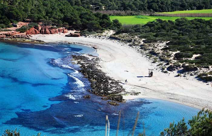 Playas para ir con niños en Menorca, playas de Algaiarens