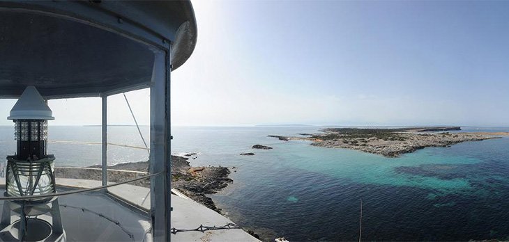 Faro de En Pou en la Isla de los Puercos, Islas Baleares
