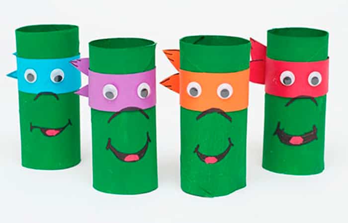 Tortugas Ninja con tubos de papel