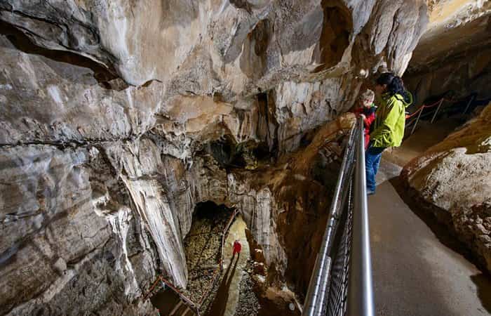 Visita a la Cueva de Las Güixas