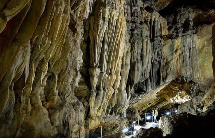 Interior de la Cueva de Las Güixas