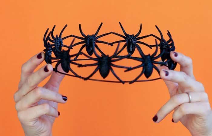 Accesorios de Halloween: corona de arañas