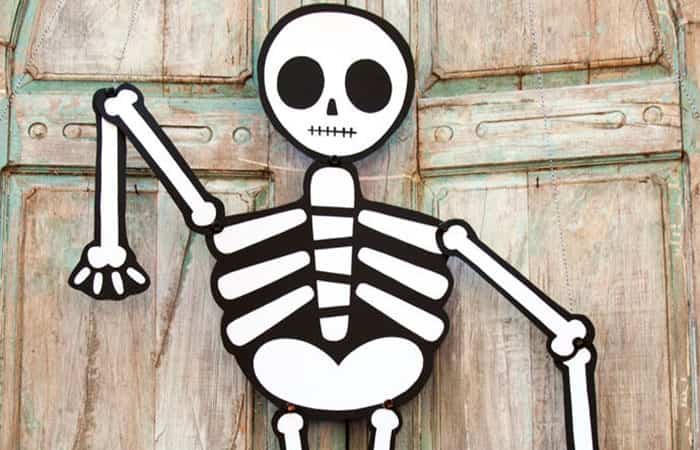 decoración de Halloween: esqueleto