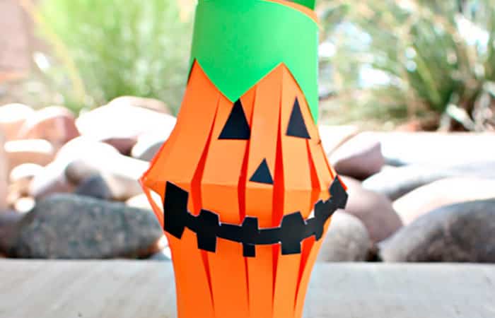 manualidades de Halloween con tubos de papel higiénico: calabaza