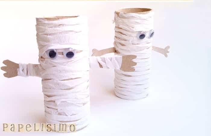 manualidades de Halloween con tubos de papel higiénico: momia
