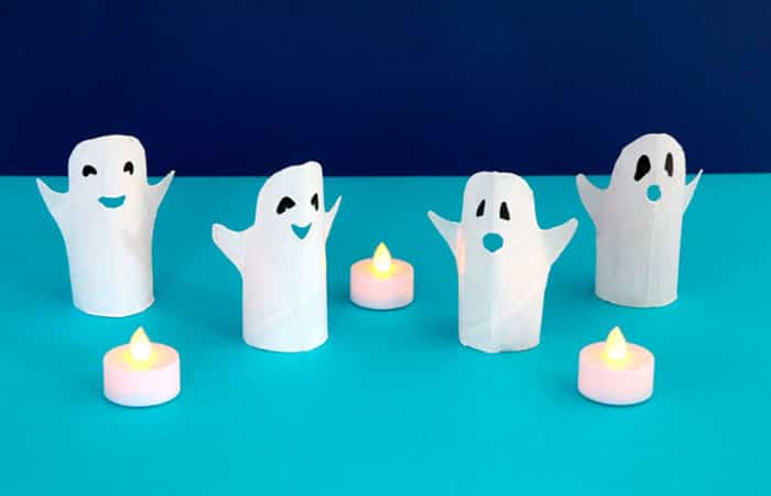 manualidades de Halloween con tubos de papel higiénico: fantasmas