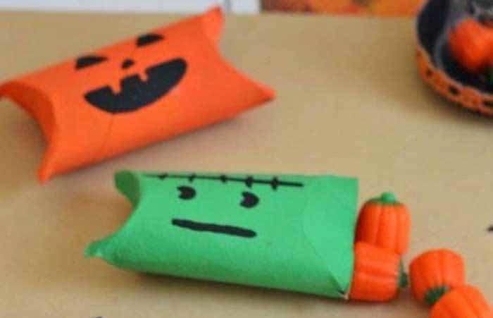 manualidades de Halloween con tubos de papel higiénico: monstruos portacaramelos
