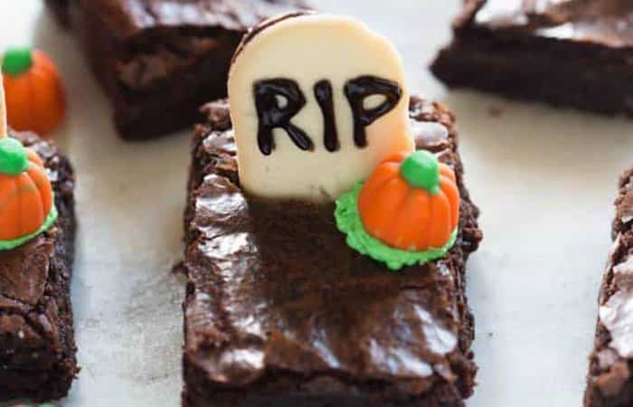 Meriendas para Halloween: Tumbas de brownie