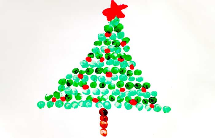 Árbol de Navidad como manualidades con huellas de dedos