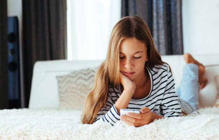 Control de las TIC en la infancia: informa a tus hijos adolescentes