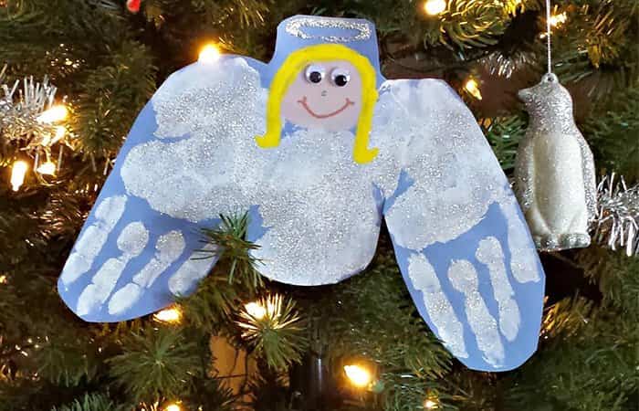 manualidades navideñas con manos ángel para árbol