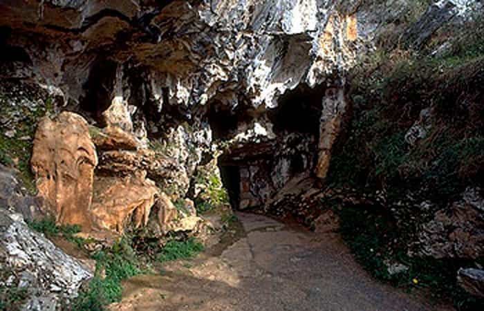 Entrada a la cueva Las Monedas