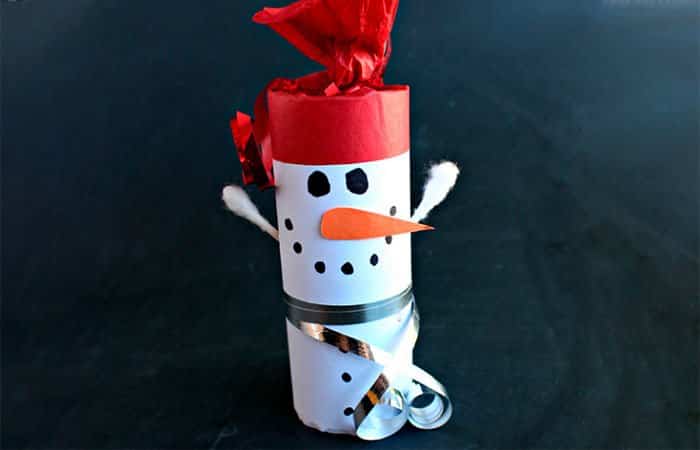 Muñecos de nieve con materiales reciclados, tubos de cartón