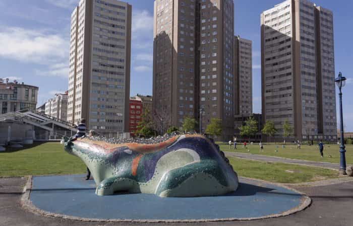 Escultura de dragón en el Parque Europa