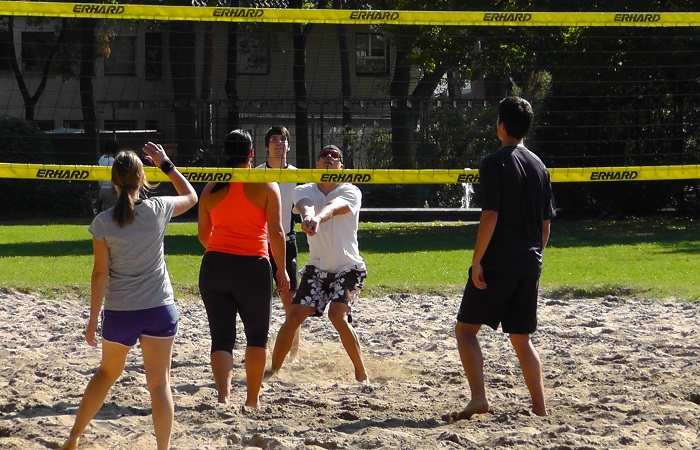 Vóley-playa, un deporte ideal para socializar