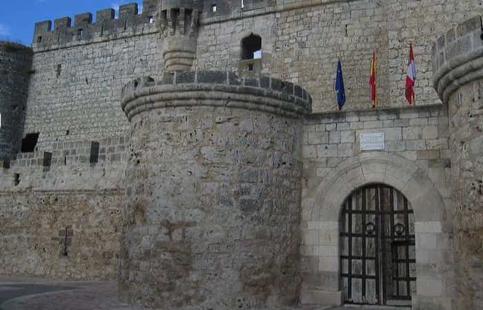 Entrada al Castillo de Portillo 