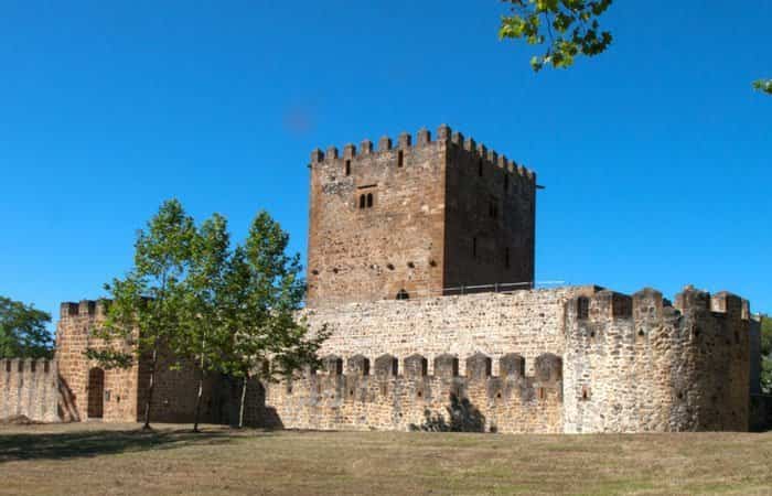 Castillo de Muñatones y la Ferrería de El Pobal en Vizcaya
