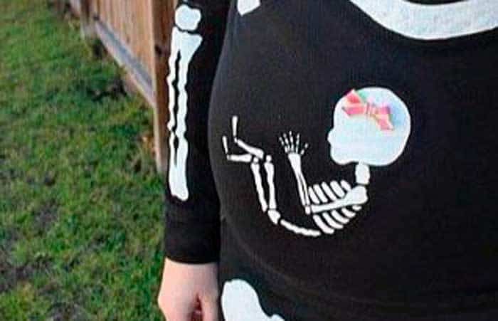 Disfraz de esqueleto para embarazada para Halloween