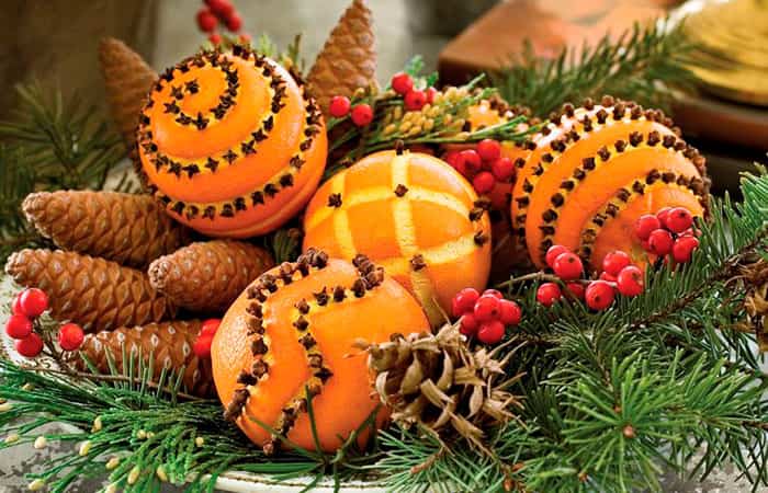 Decoración de la mesa de Navidad con naranjas