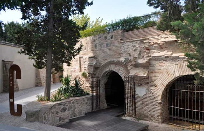 Entrada a las cuevas en la Casa Museo de El Greco
