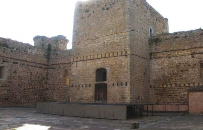 Interior del Castillo de Valdecorneja