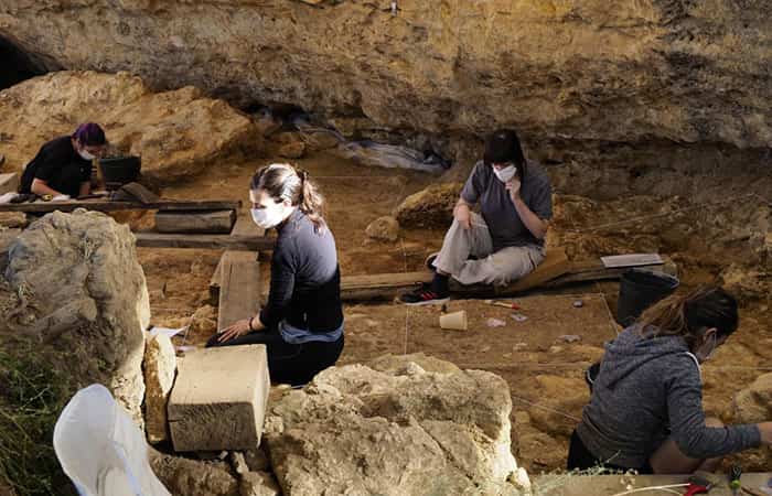 Excavación en el Valle de los Neandertales, Madrid