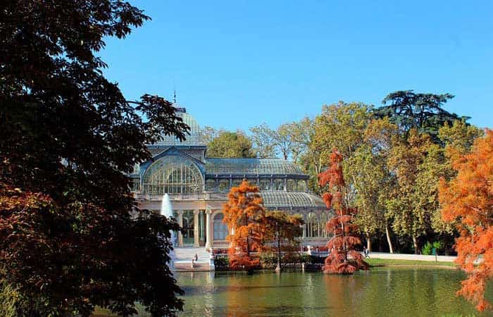 Palacio de Cristal en El Parque de El Retiro de Madrid