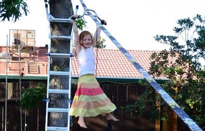 Tirolina, juegos al aire libre para niños